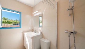 Resa estates ibiza huis huren cala tarida bathroom 1.jpg